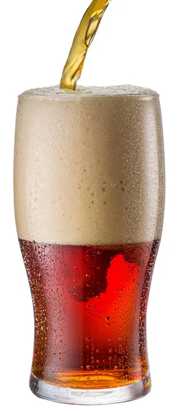 Verre de bière rouge isolé sur fond blanc . — Photo