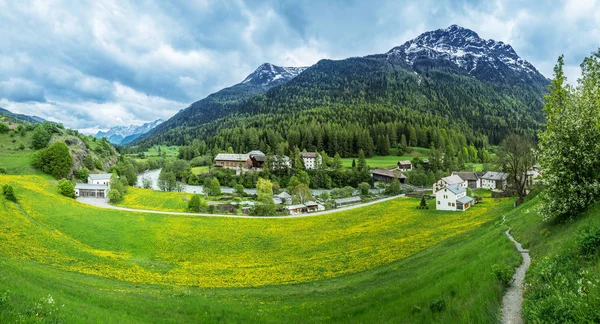 Village Lavin, Svájc, május 13, 2018. — Stock Fotó