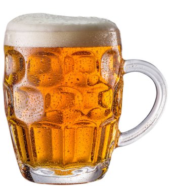 Beyaz arka planda izole edilmiş bira bardağı.