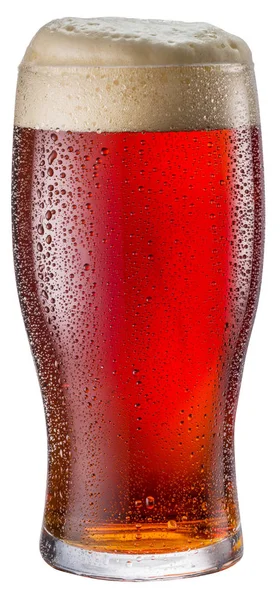 Vaso de cerveza roja aislado sobre fondo blanco . — Foto de Stock