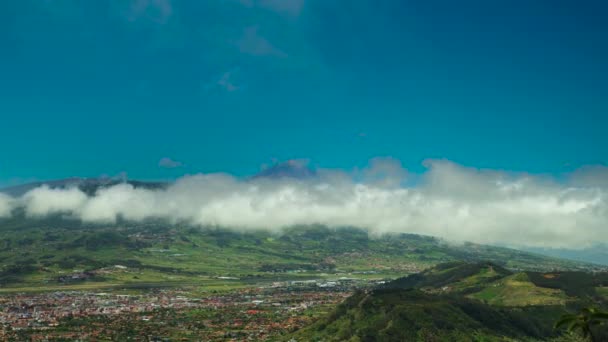 西班牙Tenerife岛Teide国家公园火山周围环境的时间拉普斯缩放镜头 风景秀丽 峰顶环抱 云朵飘扬 2019年5月 — 图库视频影像