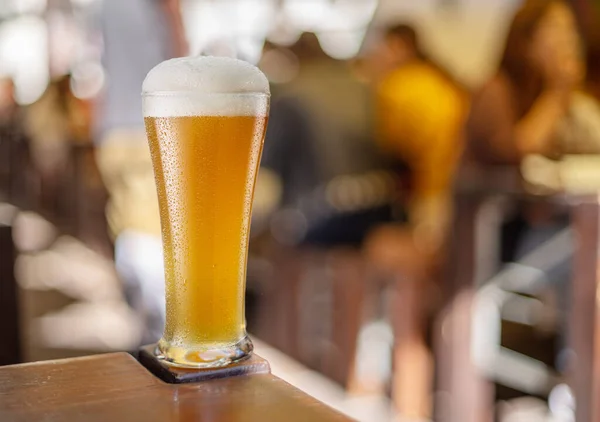 Ein Glas Bier Steht Auf Einem Tisch Einer Kneipe Weißes — Stockfoto