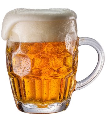 Beyaz arka planda izole edilmiş bira bardağı. Kırpma yolu içerir. Hafif bira..