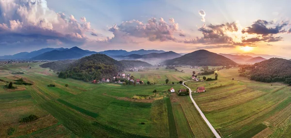 Bellissimo Tramonto Montagna Croazia Vista Volo Uccello Panorama Cielo Stupefacente — Foto Stock