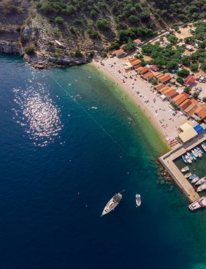 Bali sahil şeridi. Hırvatistan 'ın Cres adası. Adriyatik. Eylül 2019