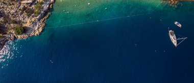 Bali sahil şeridi. Hırvatistan 'ın Cres adası. Adriyatik. Eylül 2019