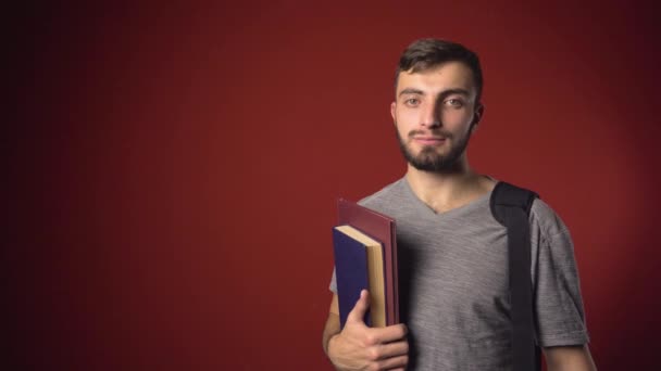 Retrato de barba atraente estudante menino — Vídeo de Stock