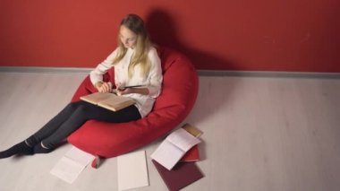 Kalıcı genç öğrenci kız eğitim