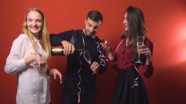 Yeni yıl arkadaşlar partisi