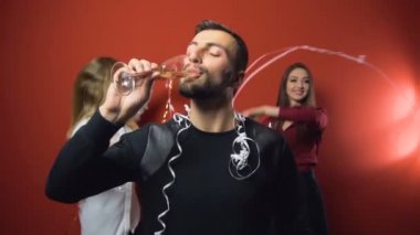 Yeni yıl arkadaşlar partisi