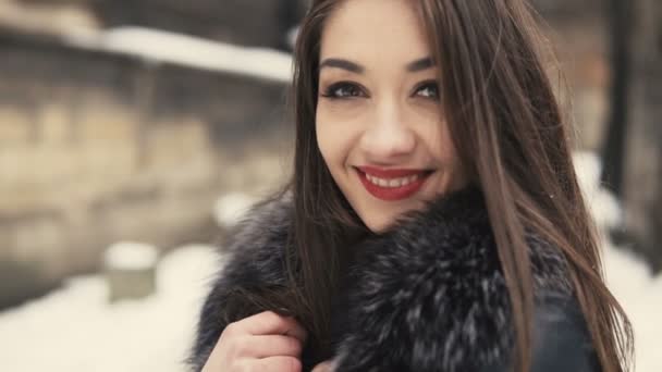Beautiful Brunette Girl Snowy Walking — Stock Video