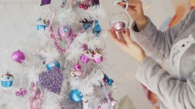 Noel ağacı kadar mutlu kadın soyunma