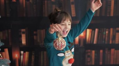 Noel ağacı kadar mutlu çocuk soyunma