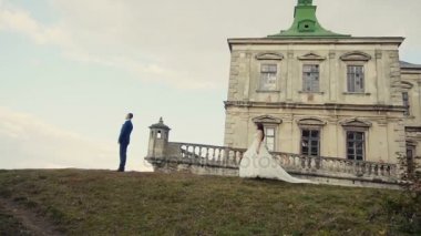 Düğün çift toplantıdan önce Castle