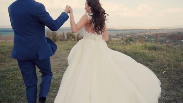 Düğün çift Runing — Stok video