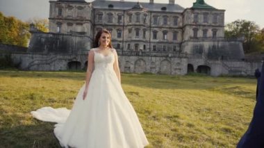 Düğün çift toplantıdan önce Castle