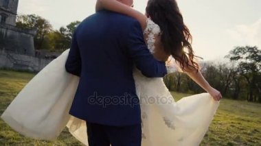 Düğün çifti eğleniyor