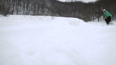 Snowboard atlama kar yamaç