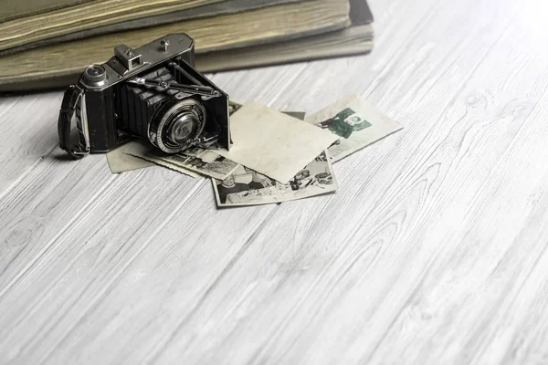 Gammal vintage foto kamera — Stockfoto