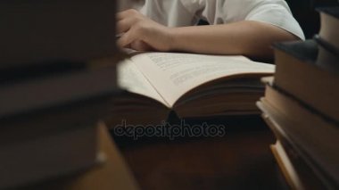 Akıllı kız öğrenci eğitim süreci