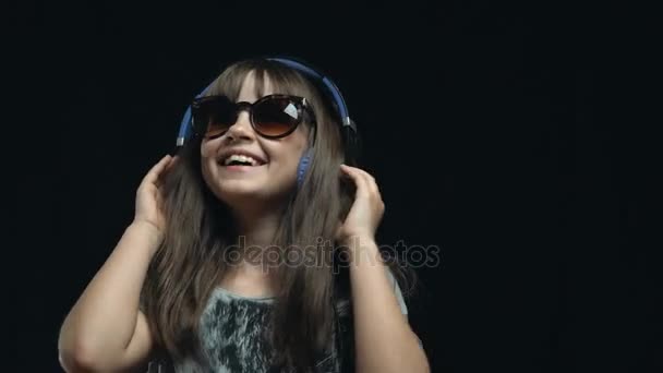 Young Cute Girl with Headphones and Sunglasses — Stock Video