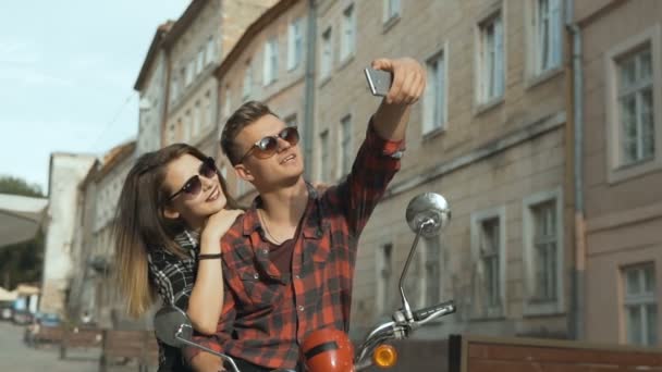 Adolescentes hace selfie — Vídeo de stock