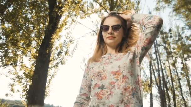 Porträt eines Hipster-Mädchens — Stockvideo