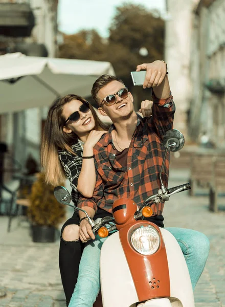 Підлітки робить Selfie на мотоциклі — стокове фото