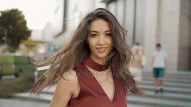 yürüyen seksi kadın