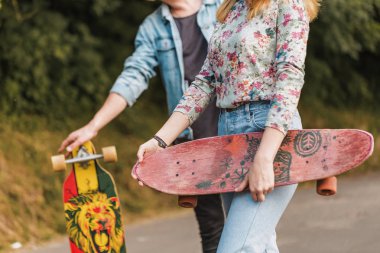 Hipsters kaykaylar ile