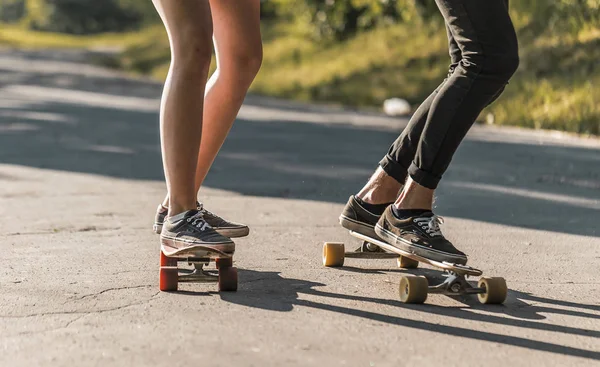 Skateboardisté v parku — Stock fotografie