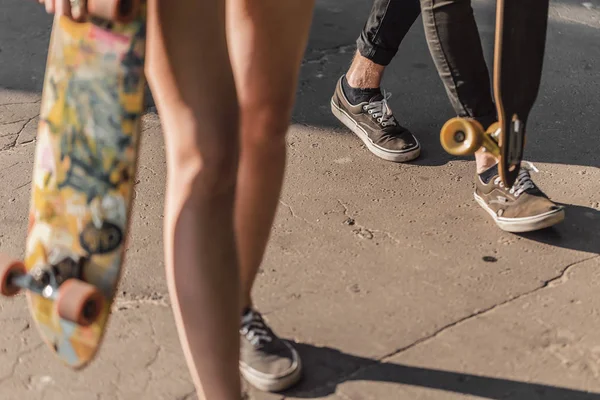 Chůze skateboardisty — Stock fotografie