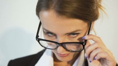 Güzel Businesswomans yakın çekim bak