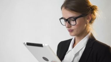 İşgal işkadını tablet mutlu bir şekilde kullanma