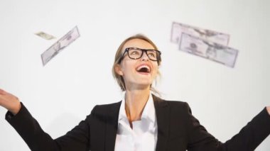 Banknot ile memnun işkadını