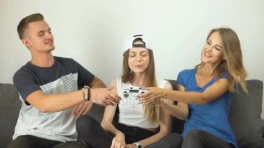 Mutlu gençler Check out yeni Gamepad