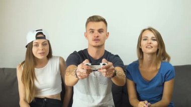 Video oyunu Yarışması kayıp gençler