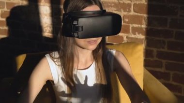 Beyaz kız ayarlar sanal gerçeklik dümen