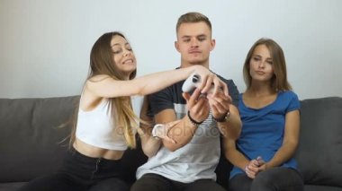 Gamepad götürüp kızlar