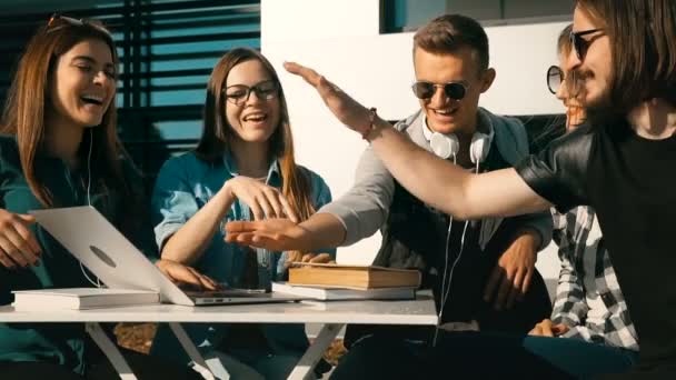 Studenta týmové spolupráce — Stock video