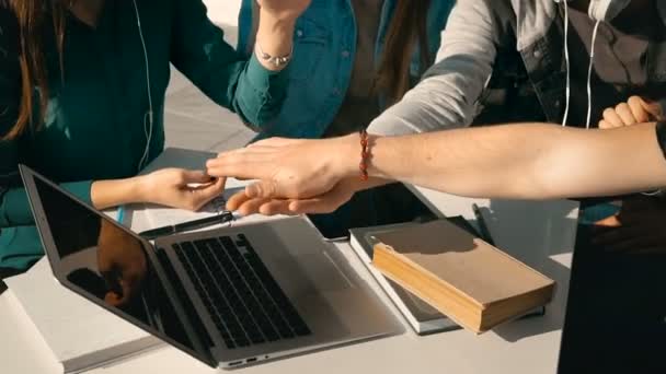 Estudiante Trabajo en equipo Cooperación — Vídeo de stock