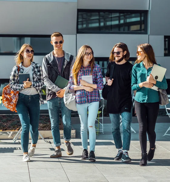 Öğrenciler yürüyüş grubu