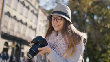 turist fotoğraf çeker