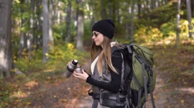 Turist dökme çay ahşap