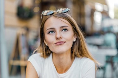 Rüya kız sokak Cafe