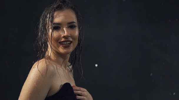 Сексуальна дівчина мокрі — стокове відео