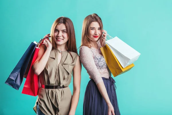 Shopping-Mädchen mit Taschen — Stockfoto