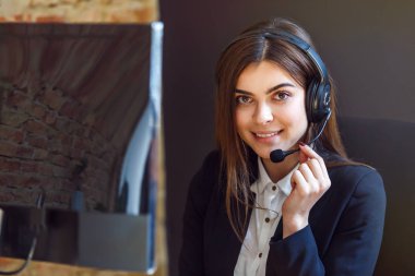 Kadın Callcenter işleç