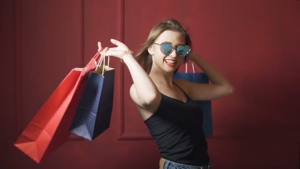 うれしそうな女性買い物客 — ストック動画