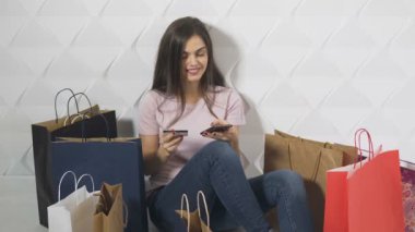 Kız gülümsüyor mu Online alışveriş